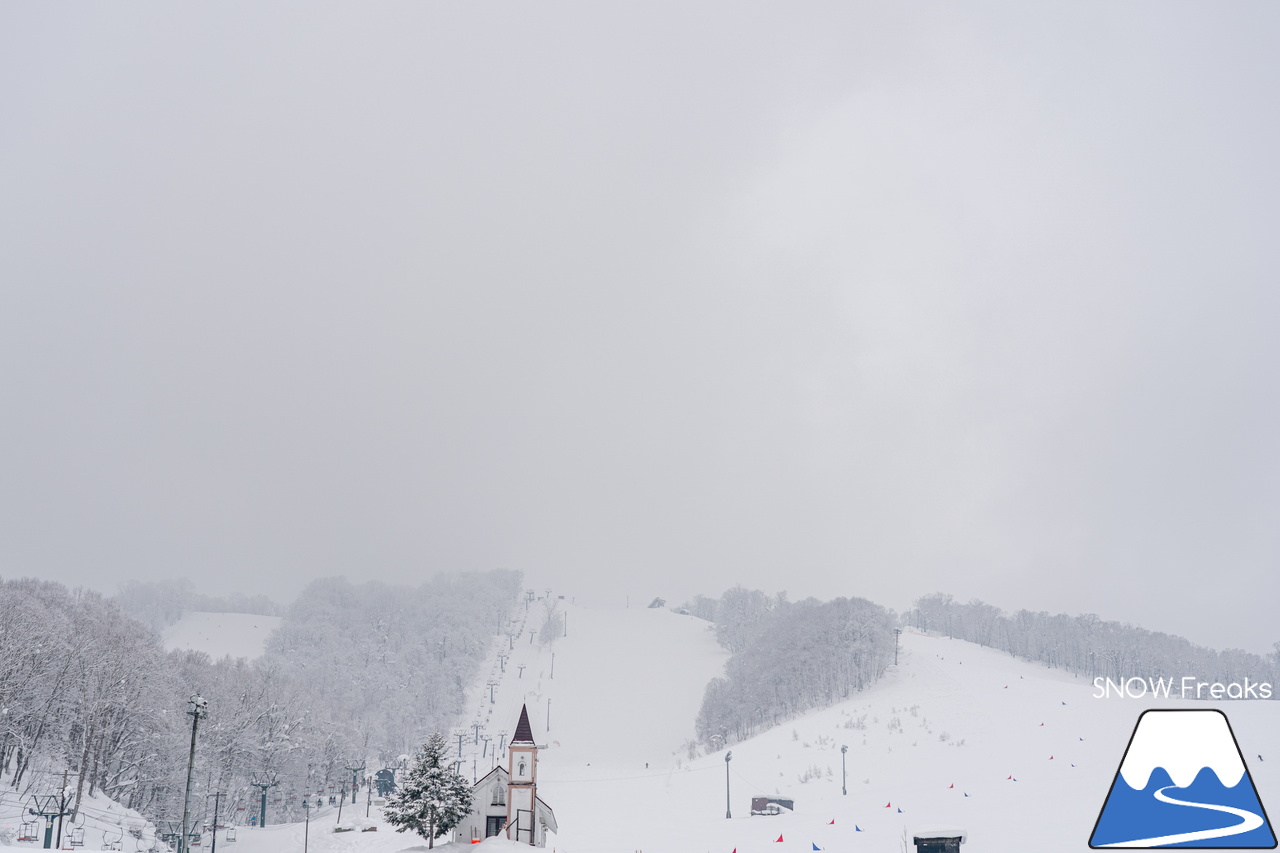 かもい岳国際スキー場｜今シーズン誕生した『山道コース』で、４年ぶりに西ゲレンデへ！懐かしい景色の復活に心弾む１日！